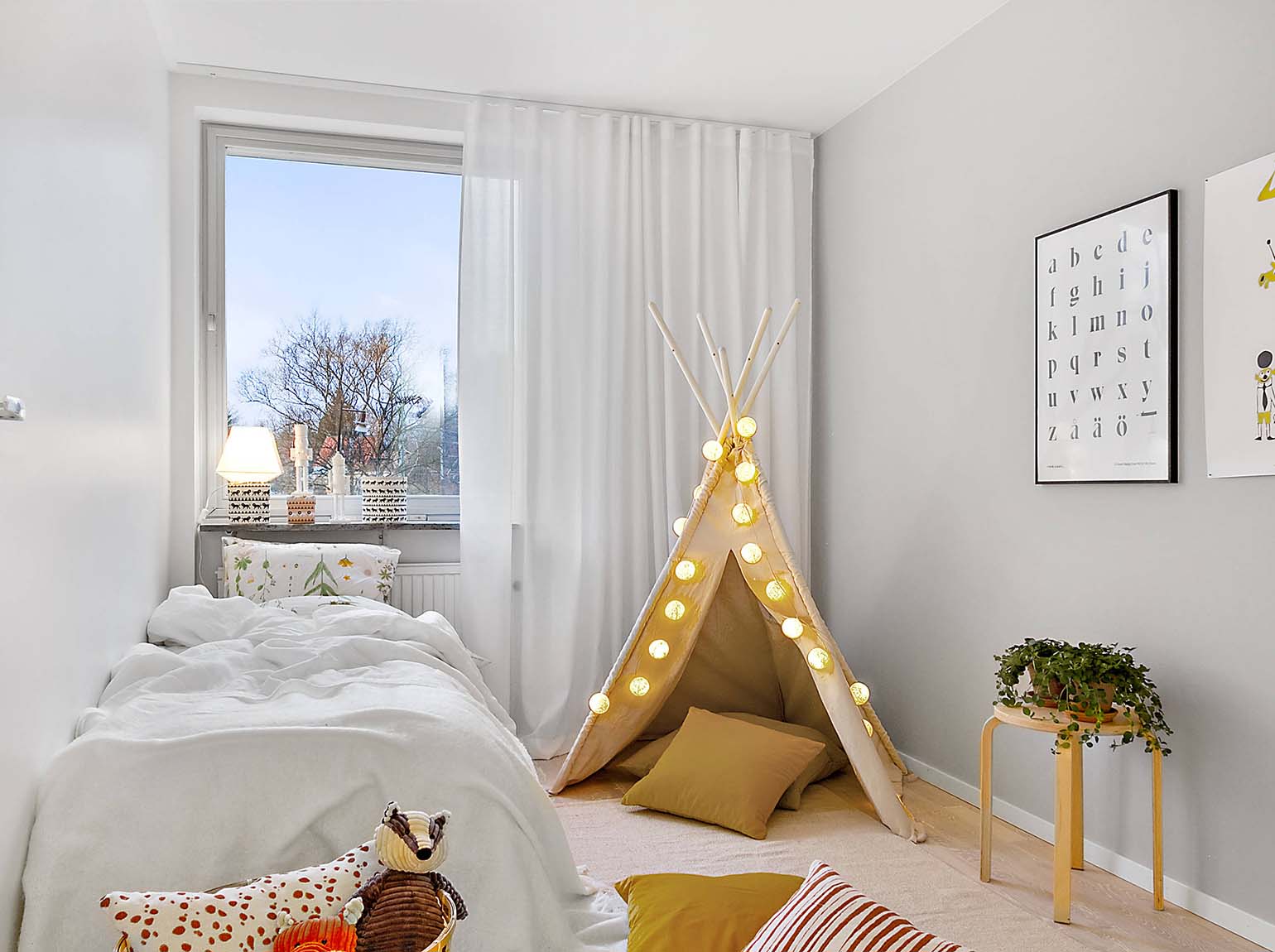 Optimal Ljussättning för Barnrum: Skapa en Säker, Trivsam och Kreativ Miljö