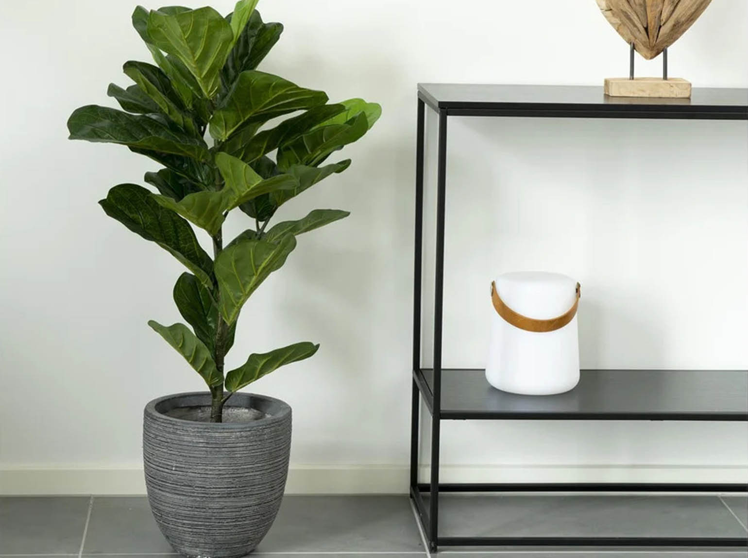 Låt ditt hem blomstra med grönska: House Nordic Kili konstväxt, som ger dig naturens grönska och skönhet